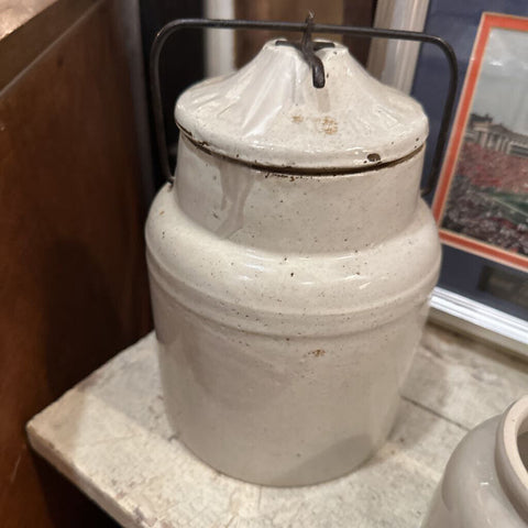 Stoneware crock with lid 8 in