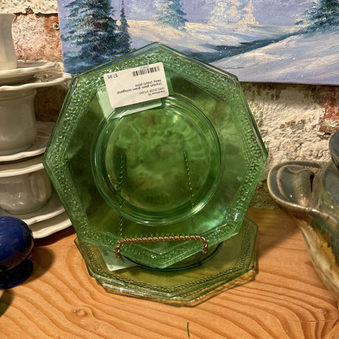 Uranium glass green octagonal heisy (each) plate