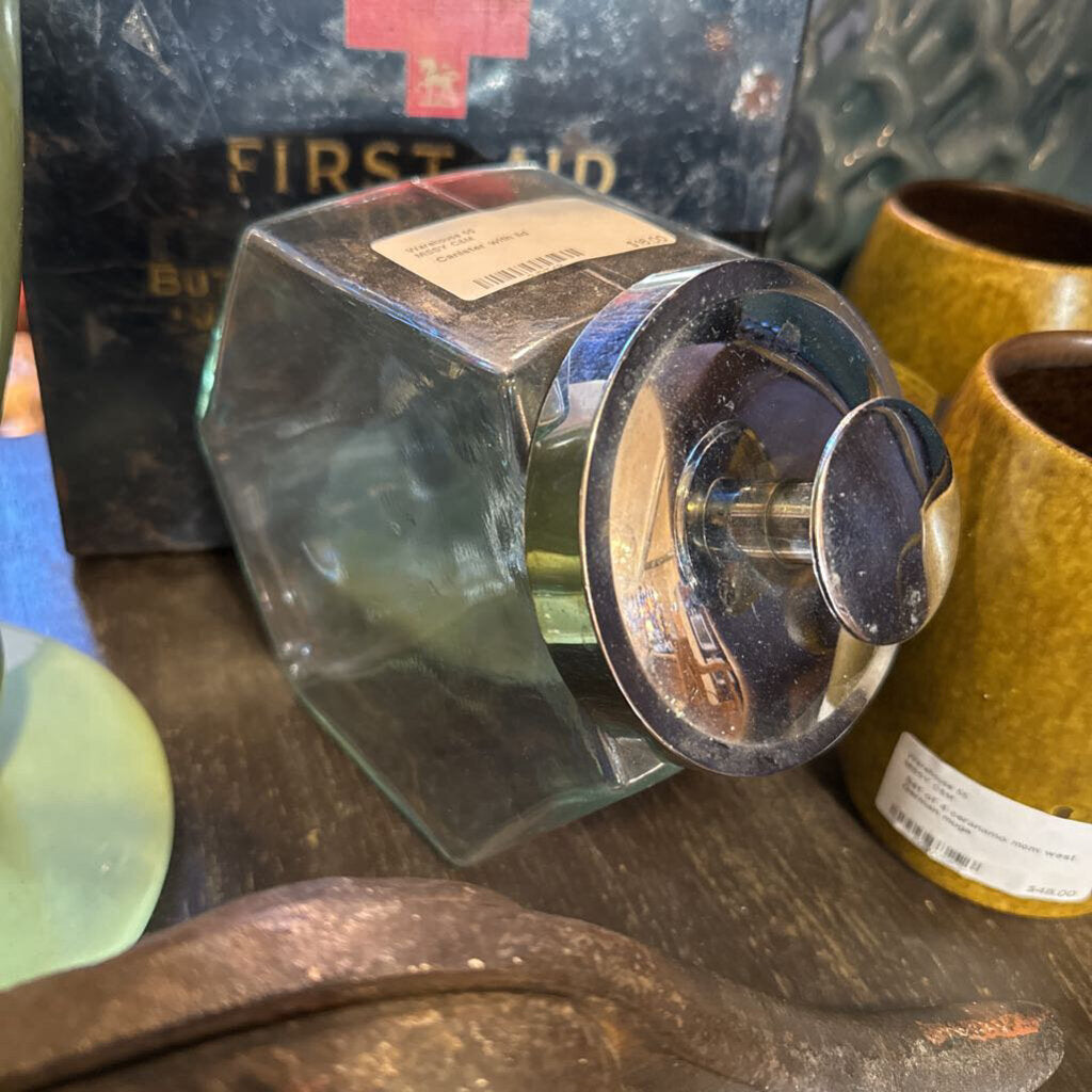 Canister with lid