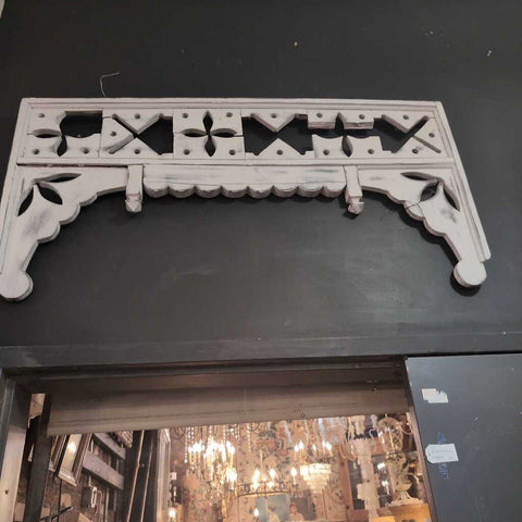 Nice Wood Architectural Salvage Piece. 40x25. I'M IN STORE PICKUP ONLY.