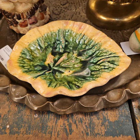 Majolica leaf dish