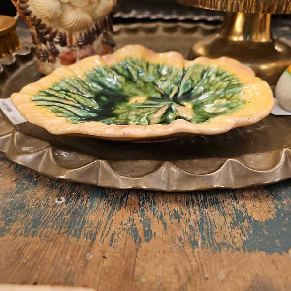 Majolica leaf dish