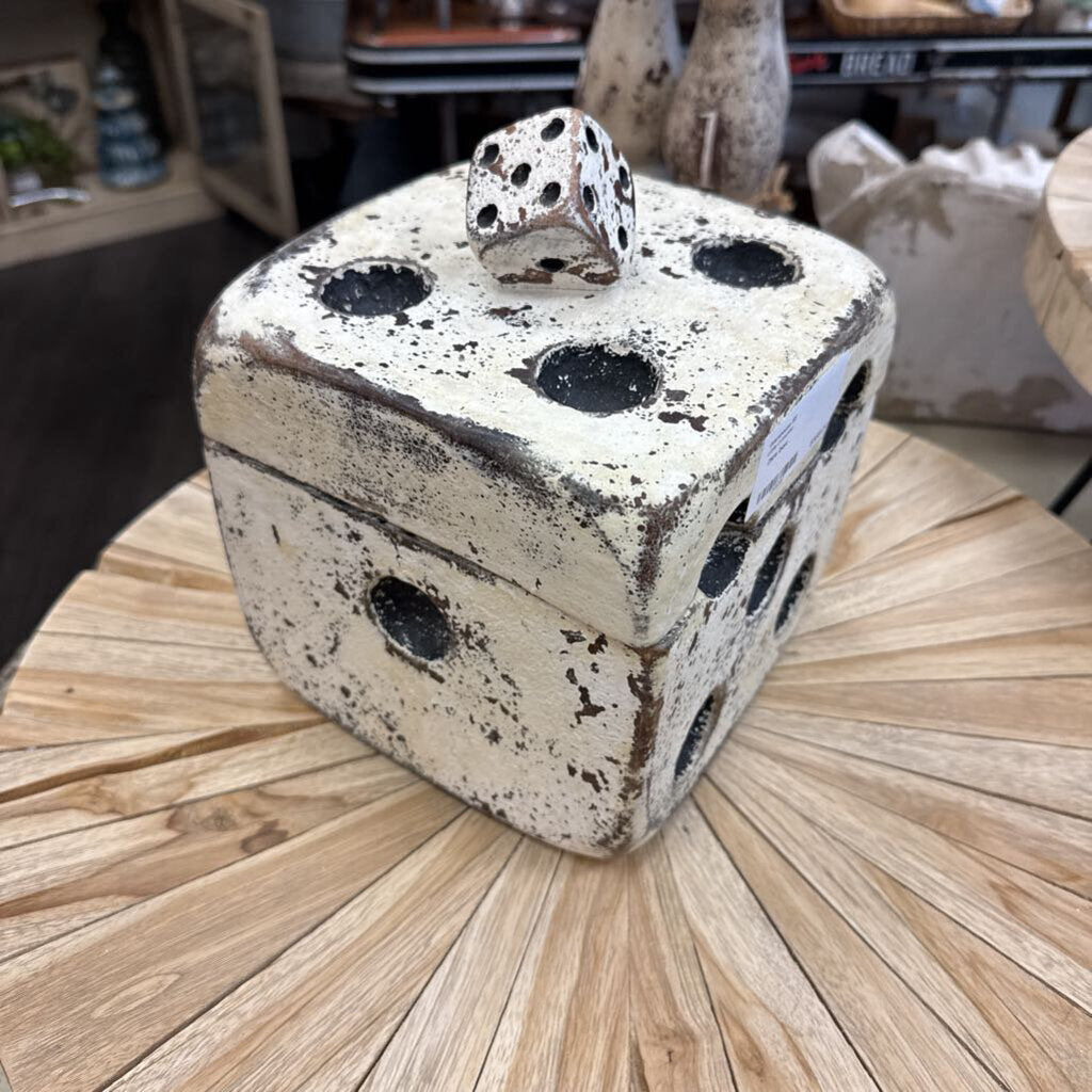 Dice box