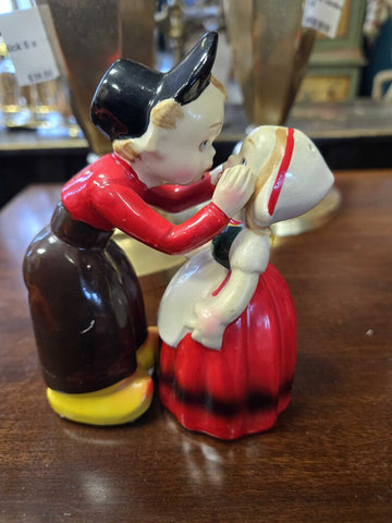 Dutch kissing kids salt & pepper 5" tall