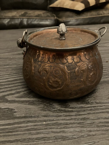 Vintage copper pot with handle and lid