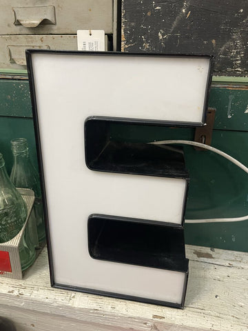 Jens Fresh Vintage ~ Vintage marquee letter E