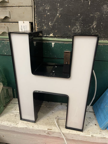 Jens Fresh Vintage ~ Vintage marquee H