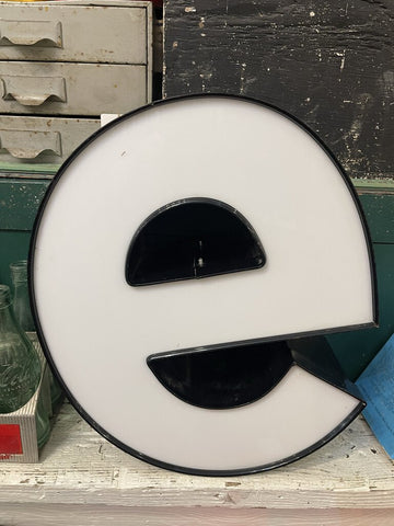 Jens Fresh Vintage ~ Vntage Marquee letter e