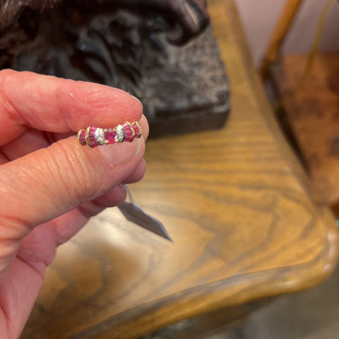 !4K , ruby and diamon band ring, sizeable.