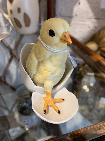 Vintage Porcelain Hatching Peep~ 2.5" w x 4" l x 3.5" t