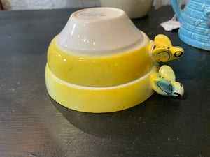 Vintage Bee Hive Measuring Cups Yellow~ Only 2~ 5" w x 2.5" t