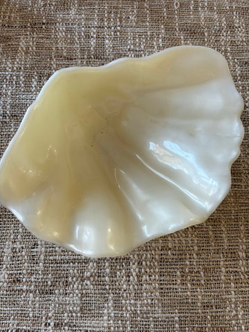 Plastic Clam Shell Bowl Footed