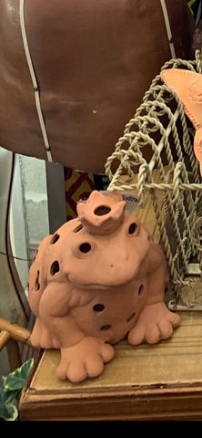 Vintage terra cotta frog tea lite holder