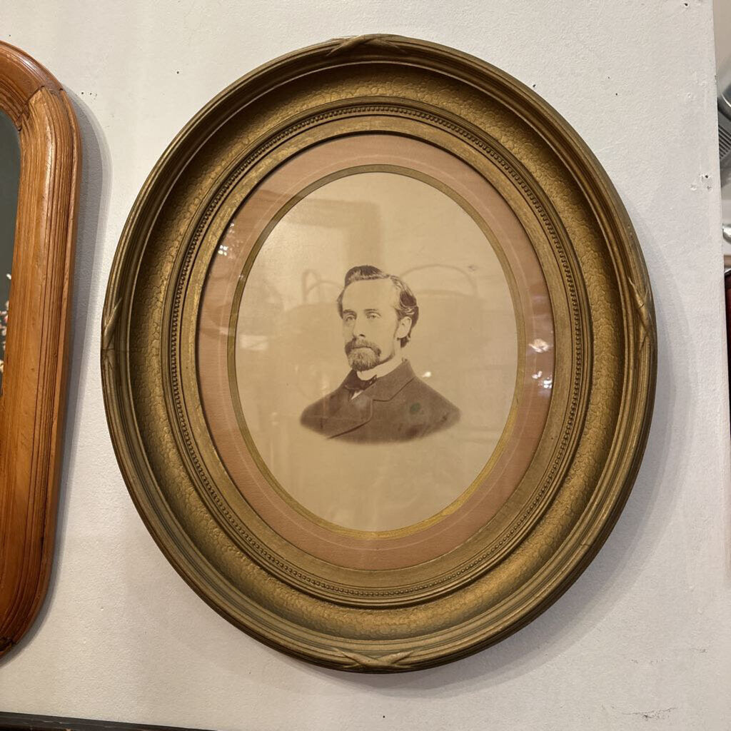 PORTRAIT IN ANTIQUE OVAL FRAME 23" x 21". IN STORE PICKUP