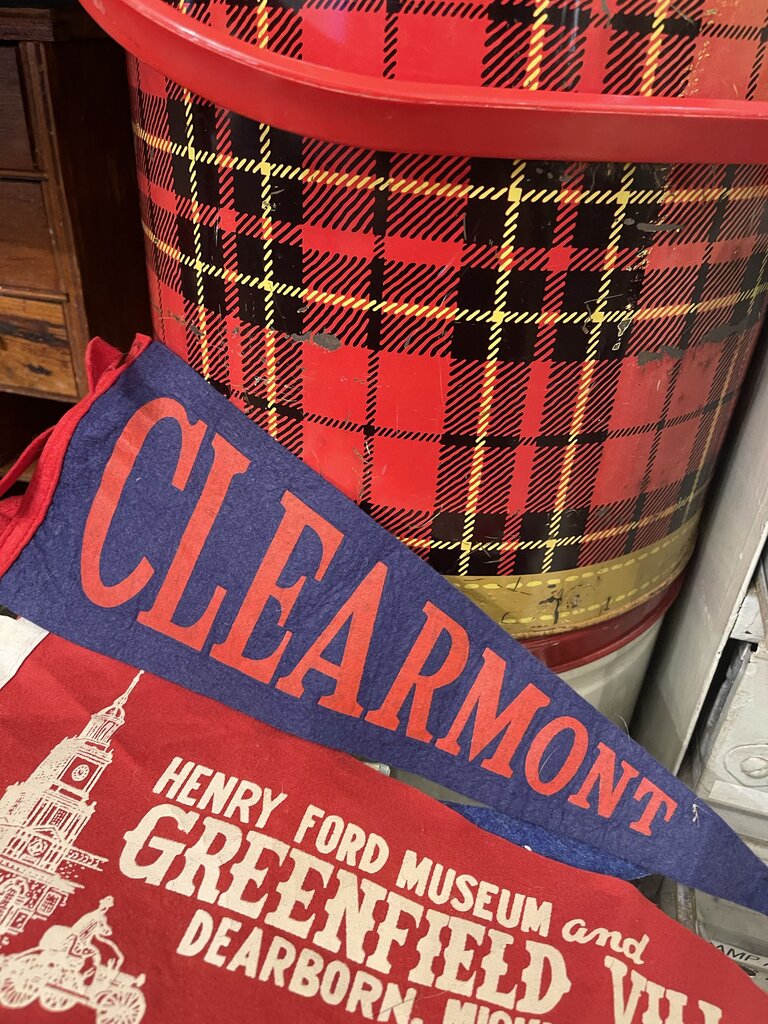 Jens Fresh Vintage ~ Vintage Clearmont pennant