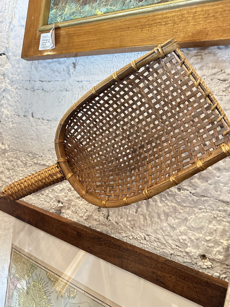 Rattan scoop basket