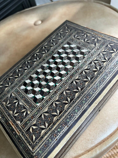 Vintage Middle Eastern Inlaid Mother Pearl Box 8x6in