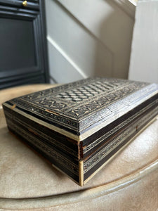 Vintage Middle Eastern Inlaid Mother Pearl Box 8x6in