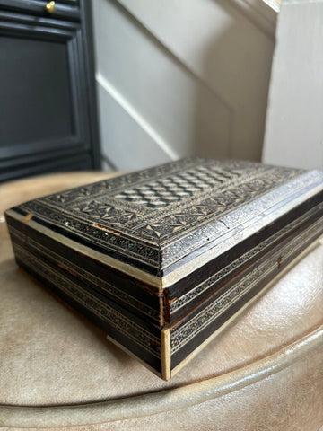 Vintage Middle Eastern Inlaid Mother Pearl Box 8x6in