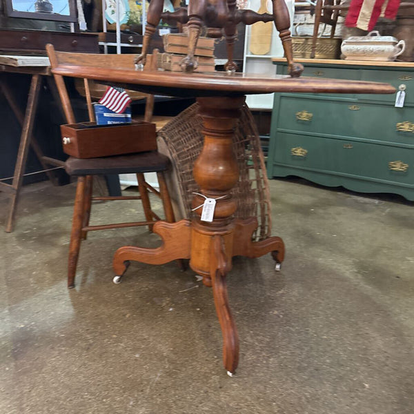 Beautiful Antique Round Wood Pedestal Table on Casters. 30 in Diameter x30H. IN STORE PICK UP ONLY