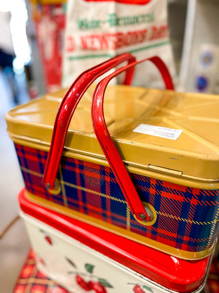 Jens Fresh Vintage - Vintage red and blue plaid tin basket