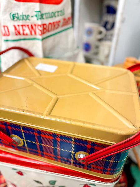 Jens Fresh Vintage - Vintage red and blue plaid tin basket