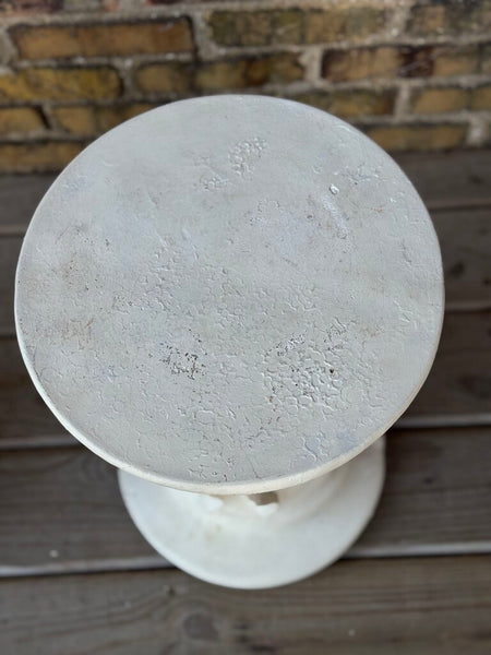 Plaster bow detail pedestal