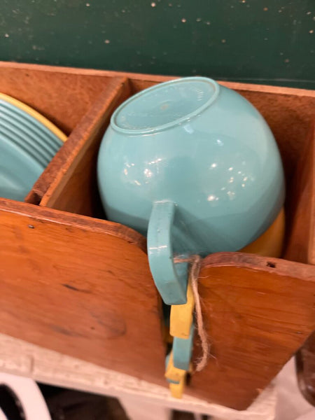 Jens Fresh Vintage ~ Vintage Wood picnic tote with 7 plates & 6 cups