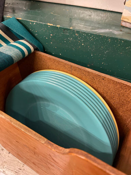 Jens Fresh Vintage ~ Vintage Wood picnic tote with 7 plates & 6 cups