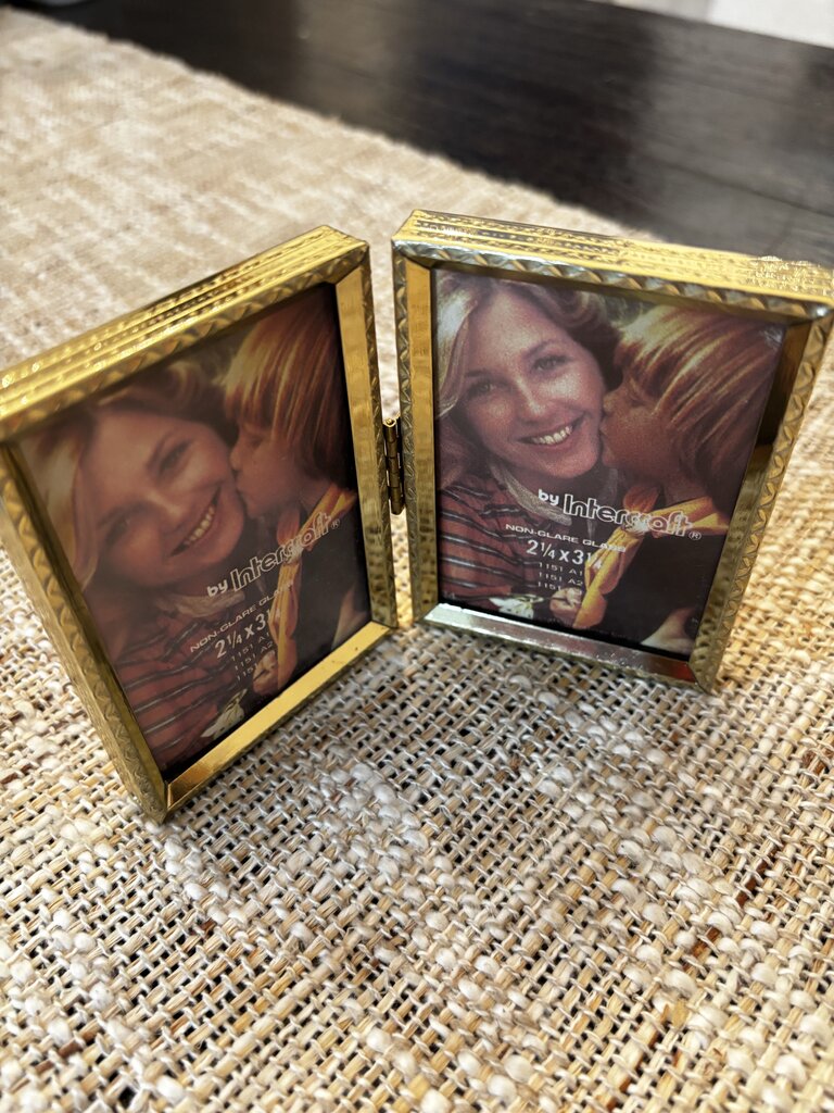 Vintage Double 3 x 4 Photo Frame