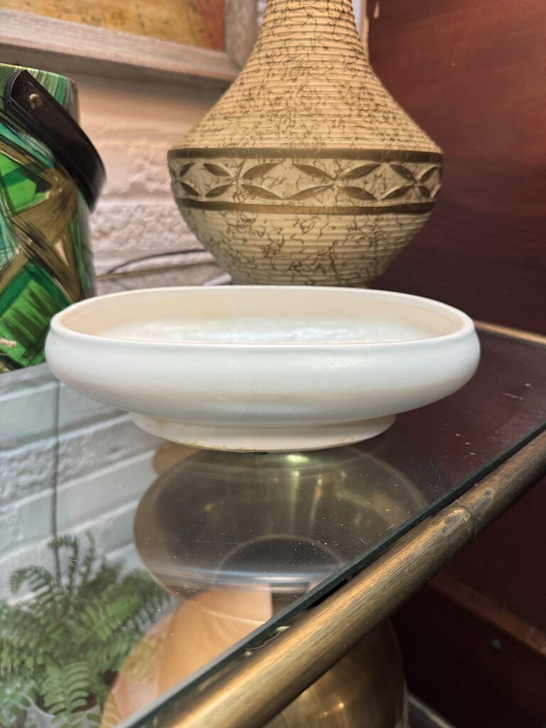 White Oval Pottery W0693