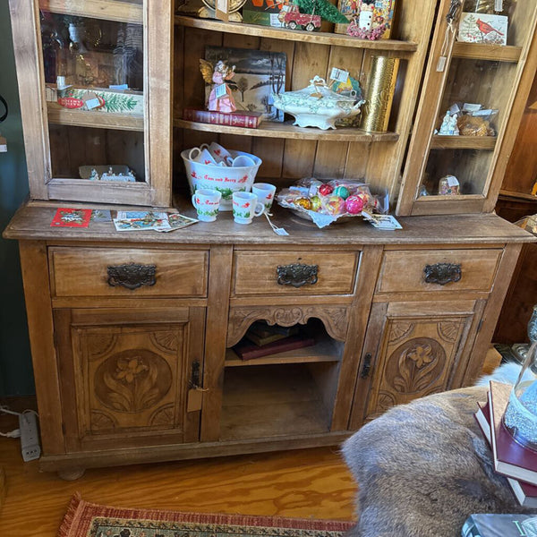 Irish Two Piece Hutch