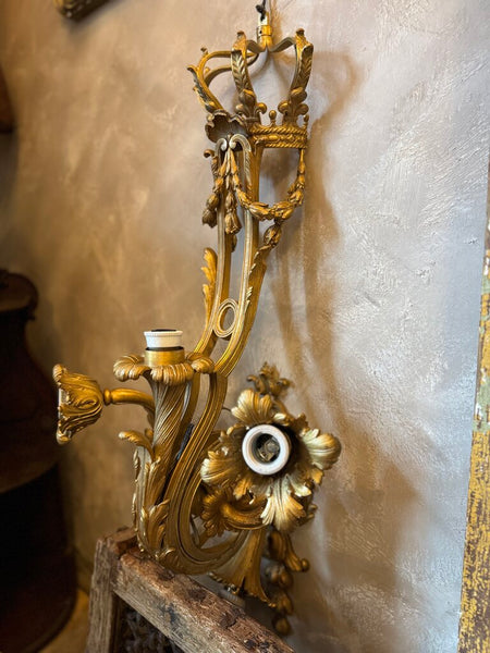 0310 Antique Rococo style wall sconce with crown & scrolling acanthus leaf detail