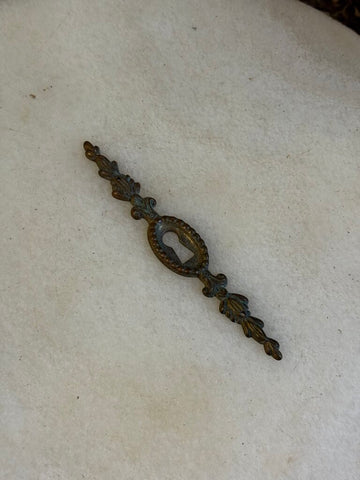 0697 Long Oval Keyhole French Escutcheon