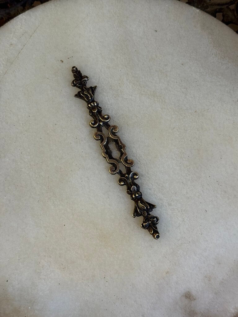 0709 Swirly Vertical French Escutcheon