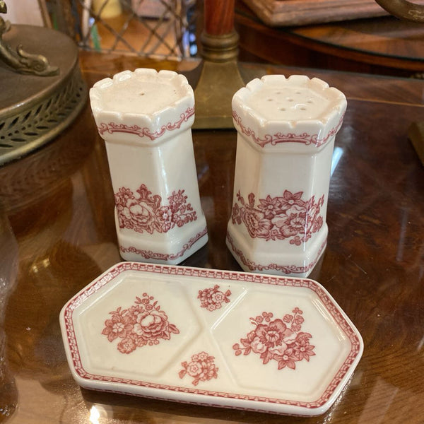 Vintage Old Britain Castle Salt and Pepper Shakers w/ Tray 5" x 4"