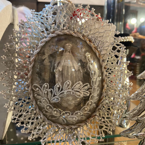 Antique French Religious diorama featuring the Virgin Mary, with hundreds of tine white and transparent glass beads, Mid-late 1800s. FiRMn