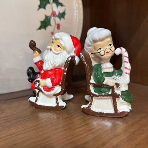 Santa and Mrs. Claus in Rocking Chairs Salt and Pepper Shakers H3135