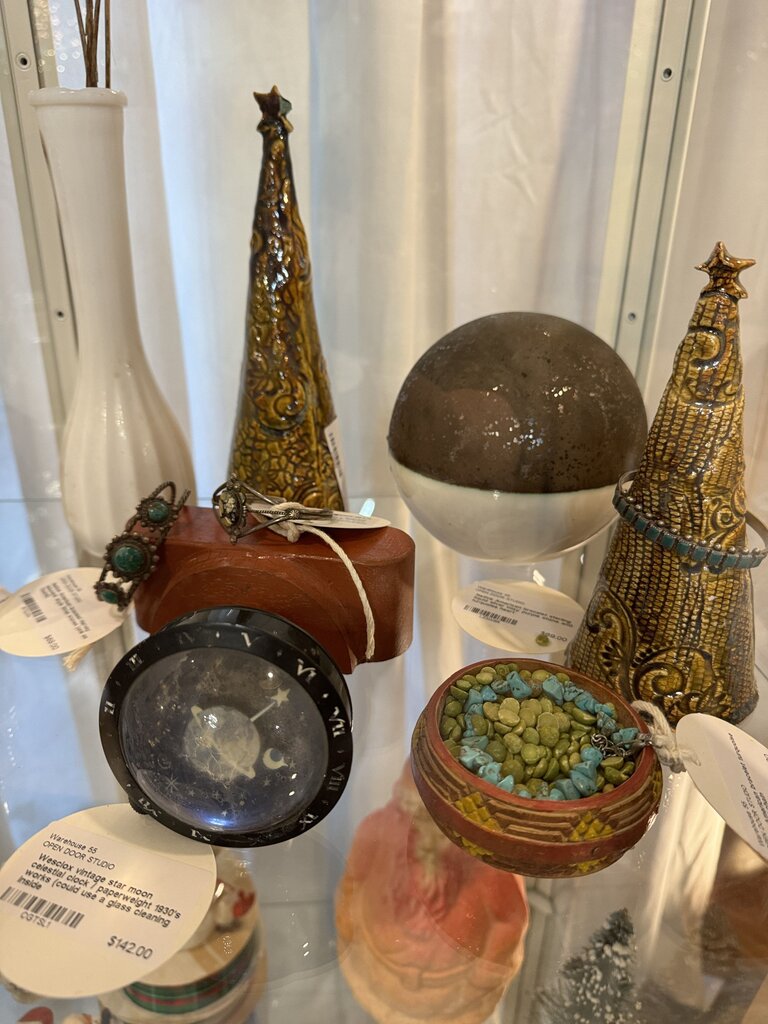 Ceramic ball decor half dark brown half glazed white