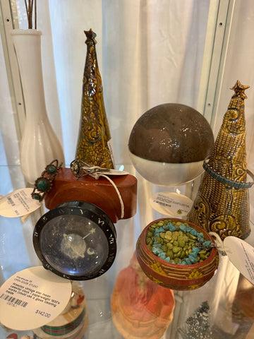 Ceramic ball decor half dark brown half glazed white