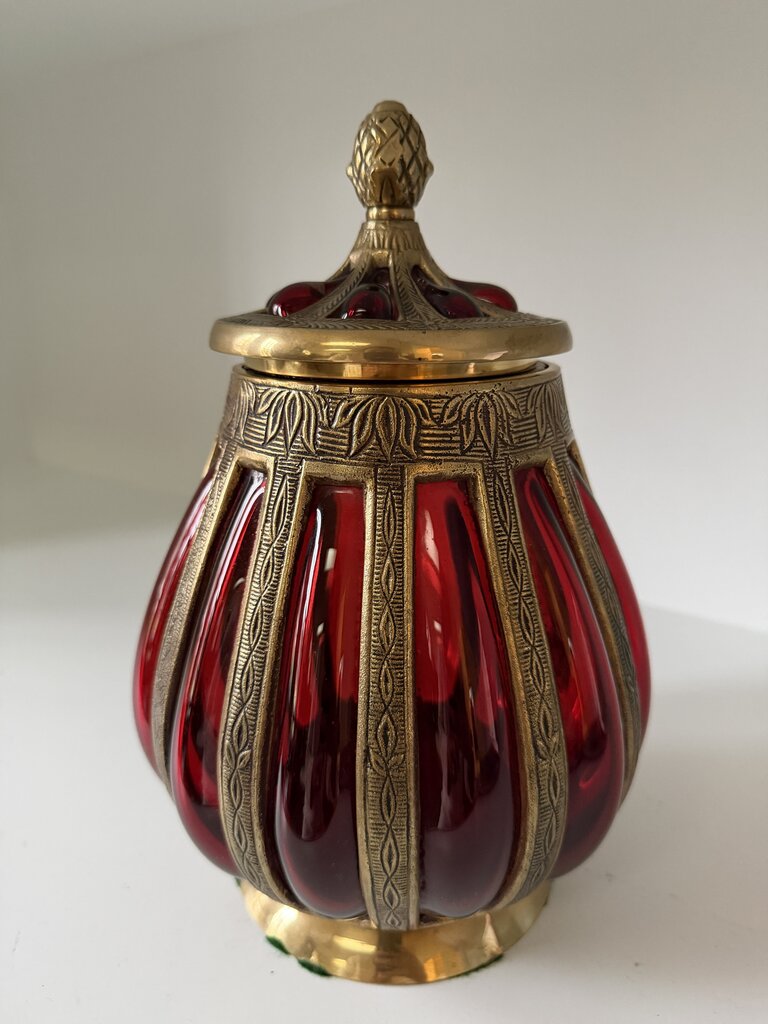 0100 Red Bubble Glass Urn