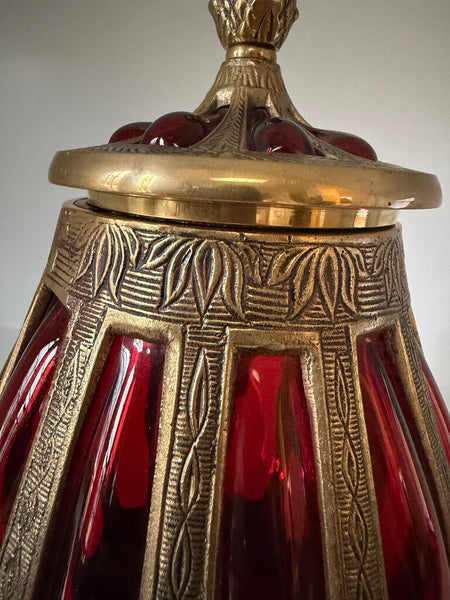 0100 Red Bubble Glass Urn