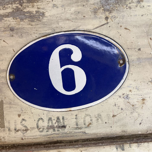 French house number sign 9 or 6, oval