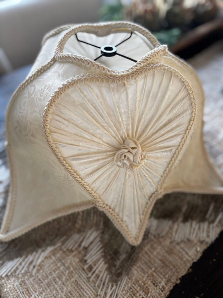 VTG Dale Tiffany Cream Heart Floral Glass Beaded Fringe Boudoir Lamp Shade