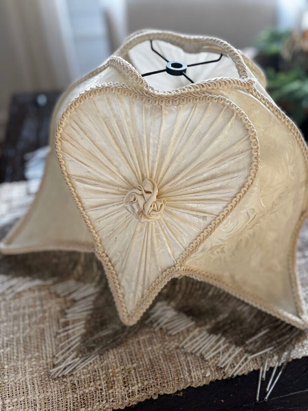 VTG Dale Tiffany Cream Heart Floral Glass Beaded Fringe Boudoir Lamp Shade