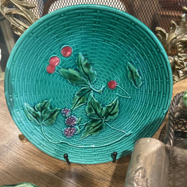 VINTAGE GERMAN MAJOLICA PLATE BY GEORGE SCHMIDER BASKETWEAVE/BERRIES