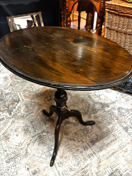 Antique Queen Anne Victorian Tilt Top Tea Table Oval
