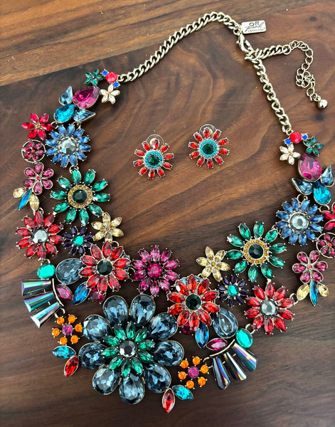 Beautiful Rhinestone Necklace and Earrings Set