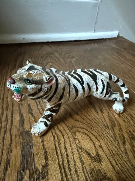 MCM White Glittery Tiger 8" long W2286