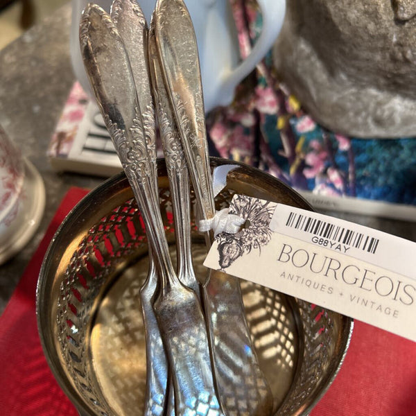 SET OF 4 NATIONAL SILVER CO. BUTTER SPEADERS
